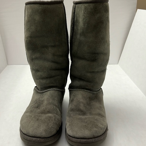 UGG Shoes - UGG By Australia size 9